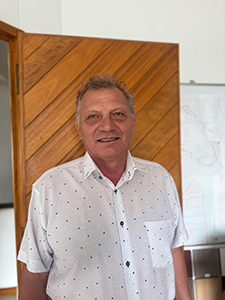 M.Hans FARHNI