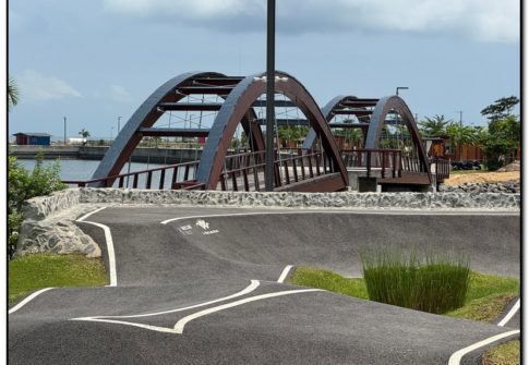 Passerelle à la Baie des Rois